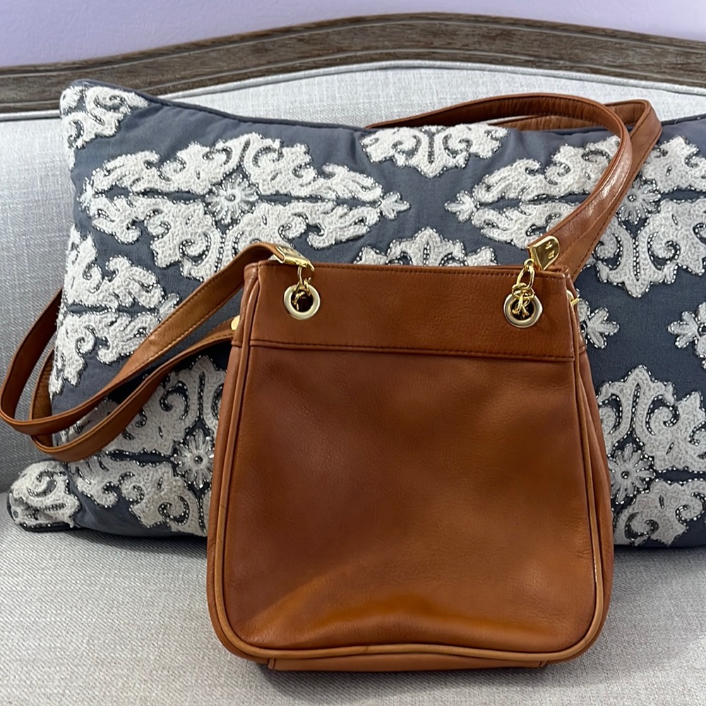 Clinique 🔥RARE🔥 Light Brown Genuine Leather Gold Hardware Shoulder Bag